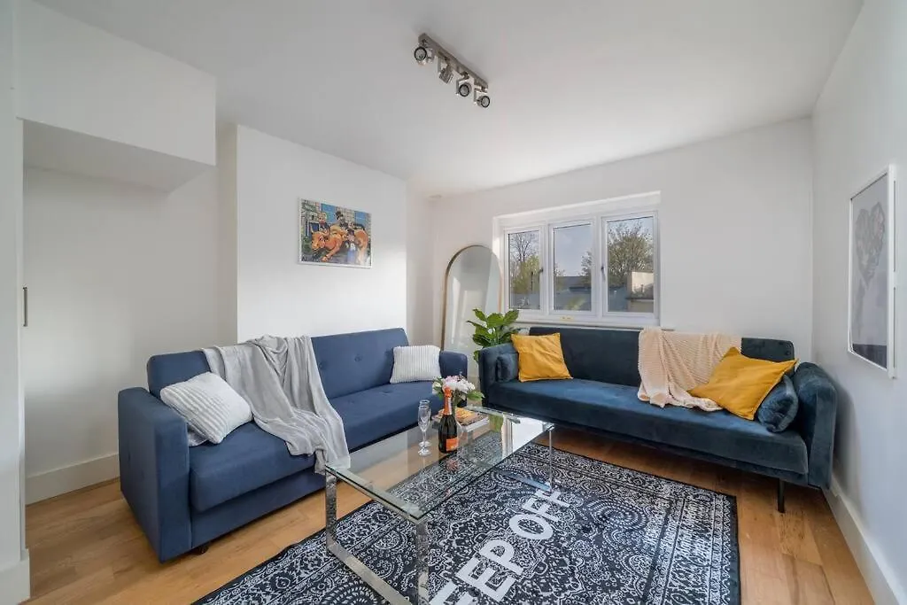 New 4Bd Stylish Apartment With Amazing Transport لندن