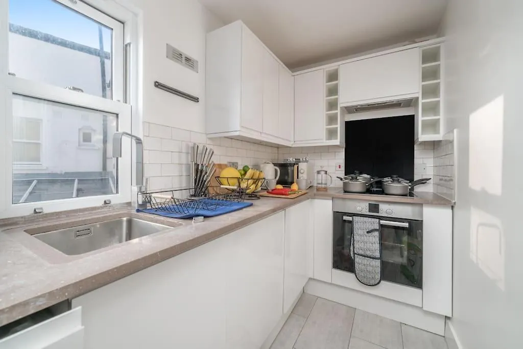 New 4Bd Stylish Apartment With Amazing Transport لندن