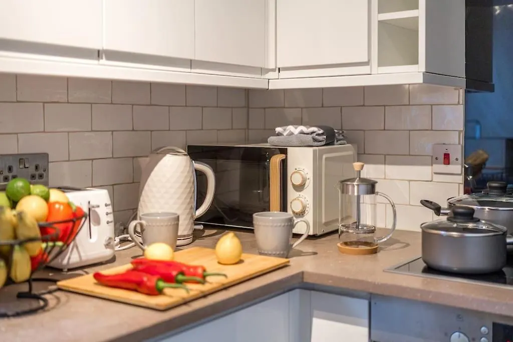 New 4Bd Stylish Apartment With Amazing Transport London United Kingdom