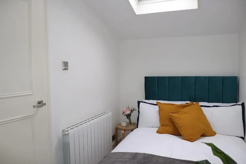 New 4Bd Stylish Apartment With Amazing Transport London