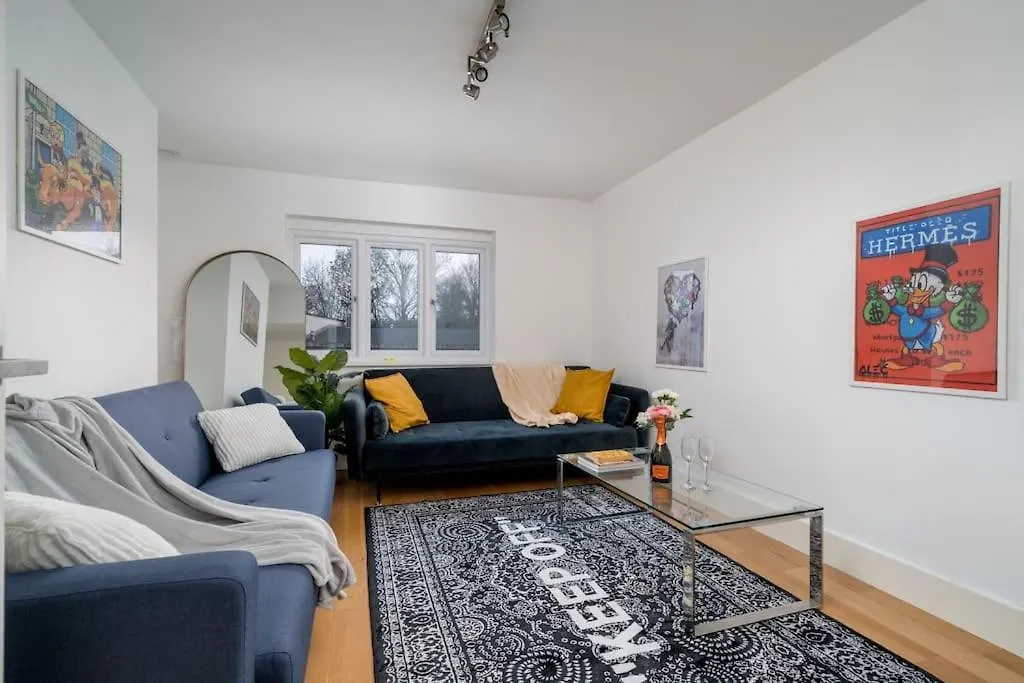 New 4Bd Stylish Apartment With Amazing Transport London