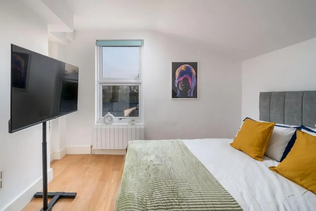 New 4Bd Stylish Apartment With Amazing Transport London