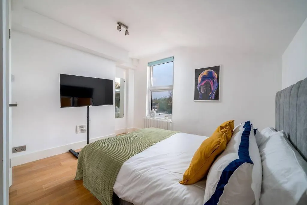 New 4Bd Stylish Apartment With Amazing Transport 런던 0*,