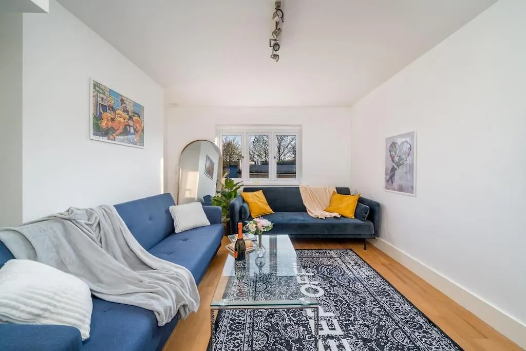 New 4Bd Stylish Apartment With Amazing Transport London