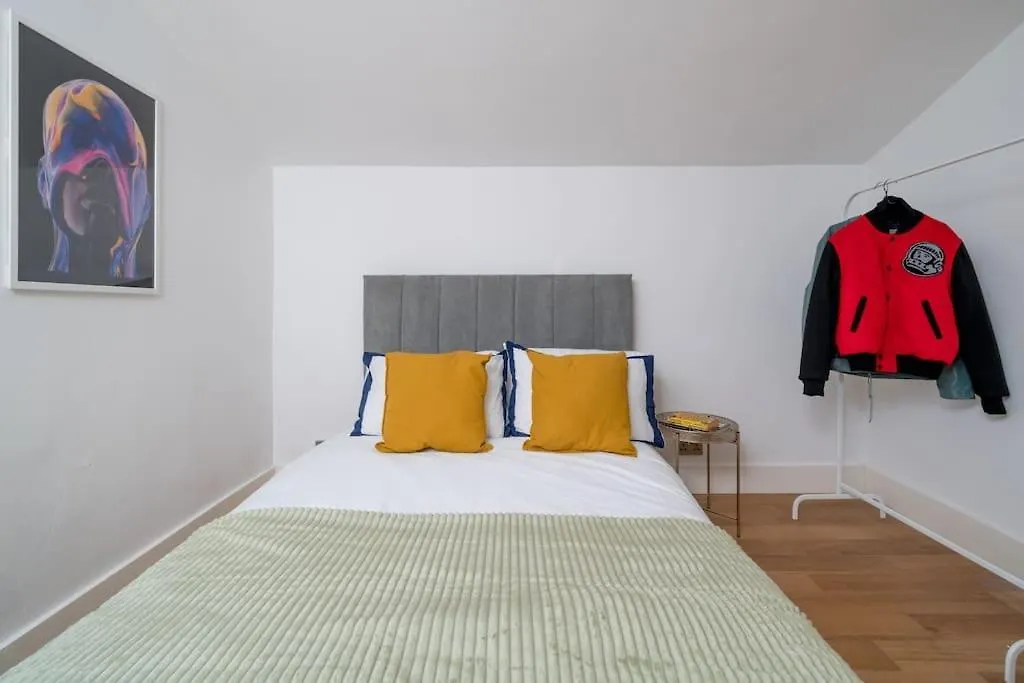 New 4Bd Stylish Apartment With Amazing Transport London